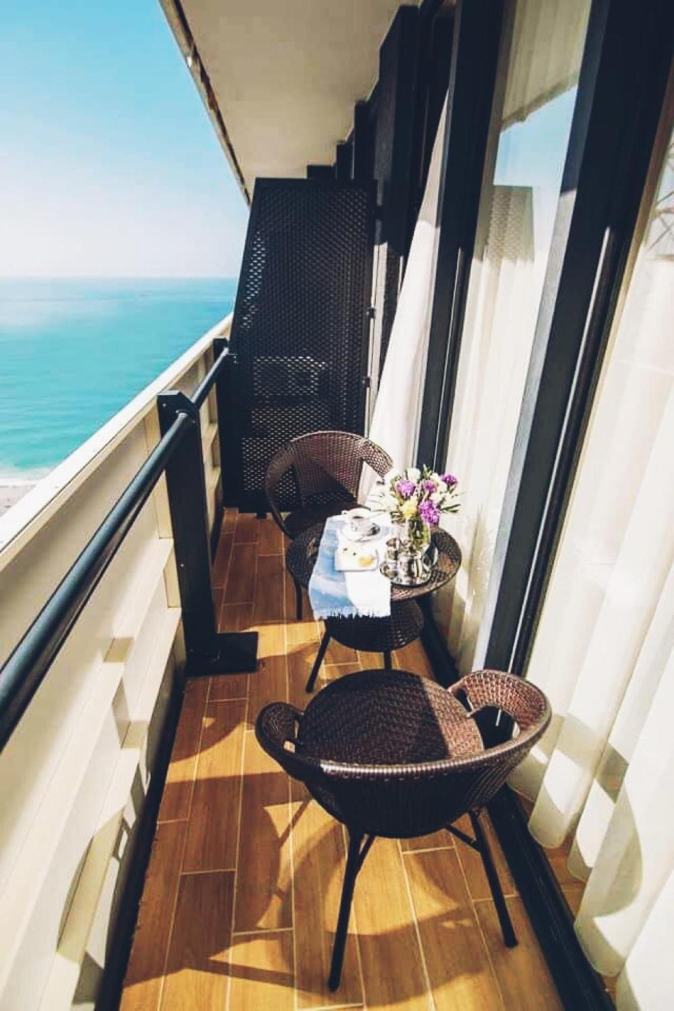 Orbi City Sea View Aparthotel Batumi Exterior photo
